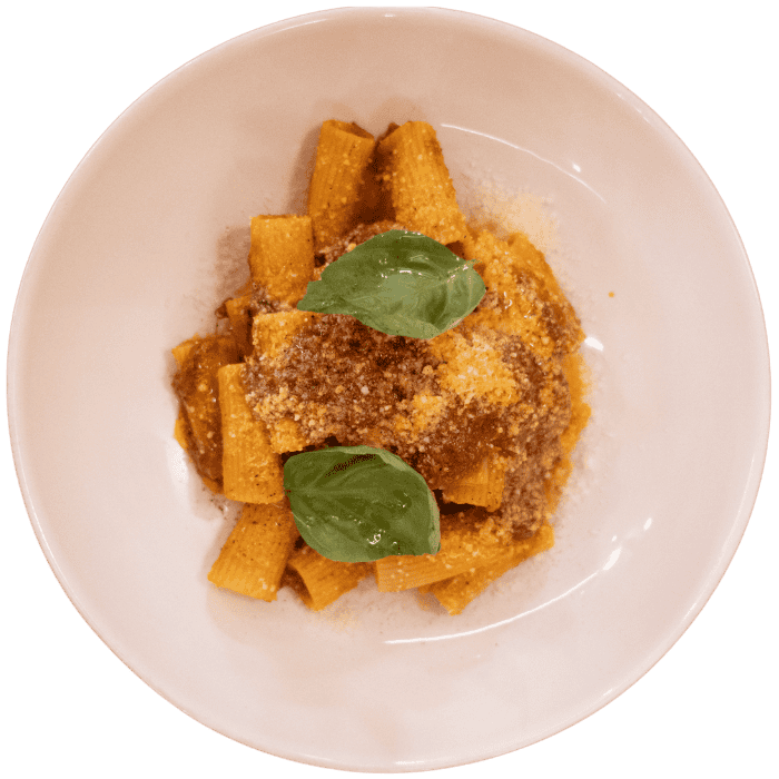 Rigatoni al ragu - pasta italiana